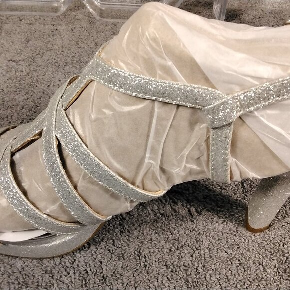 Naturalizer Baylor Shoes Silver Glitter Heels Size 8M Strappy Ankle Buckle Dress - Picture 7 of 13